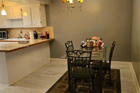 Touwnhouse à vendre à Tamarac, Floride: 2 chambres, 137.03 m2 № 1986709 - photo 1