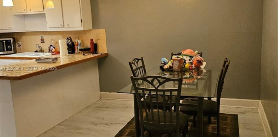 Touwnhouse à Tamarac, Floride 2 chambres, 137.03 m2 № 1986709