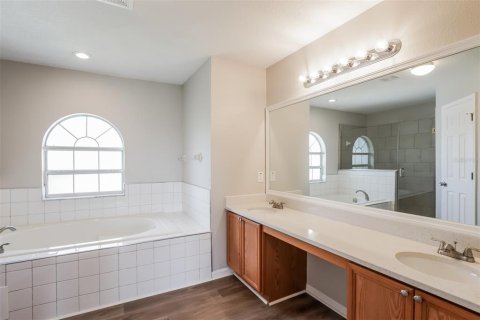 Villa ou maison à louer à Kissimmee, Floride: 4 chambres, 264.49 m2 № 2406495 - photo 10