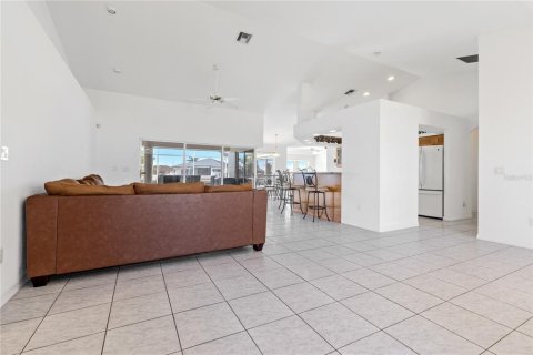 Villa ou maison à vendre à Cape Coral, Floride: 3 chambres, 209.31 m2 № 1615282 - photo 10