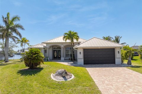 Villa ou maison à vendre à Cape Coral, Floride: 3 chambres, 209.31 m2 № 1615282 - photo 1
