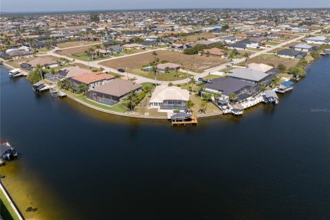 Villa ou maison à vendre à Cape Coral, Floride: 3 chambres, 209.31 m2 № 1615282 - photo 8
