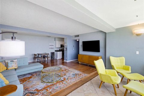 Condo in Clearwater, Florida, 2 bedrooms  № 2230890 - photo 8