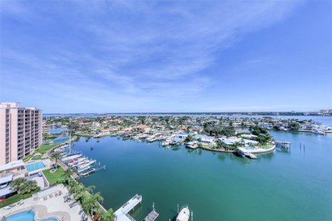 Condo in Clearwater, Florida, 2 bedrooms  № 2230890