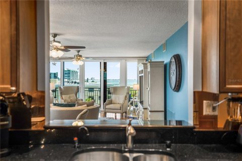 Condo in Treasure Island, Florida, 2 bedrooms  № 2218508 - photo 26