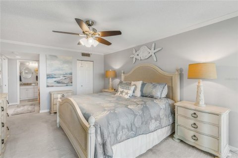 Condo in Treasure Island, Florida, 2 bedrooms  № 2218508 - photo 30