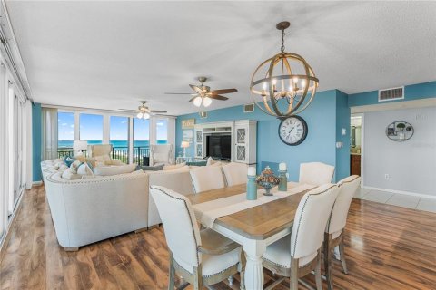 Condo in Treasure Island, Florida, 2 bedrooms  № 2218508 - photo 10