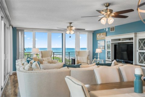 Condo in Treasure Island, Florida, 2 bedrooms  № 2218508 - photo 11