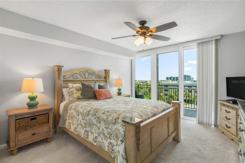 Condo in Treasure Island, Florida, 2 bedrooms  № 2218508 - photo 20