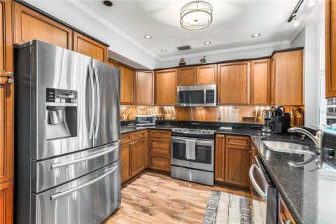 Condo in Treasure Island, Florida, 2 bedrooms  № 2218508 - photo 25