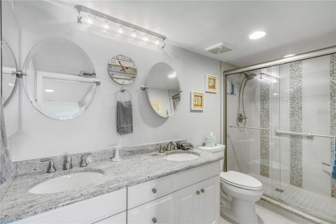 Condo in Treasure Island, Florida, 2 bedrooms  № 2218508 - photo 27