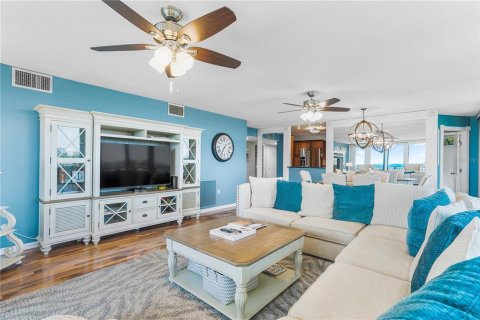 Condo in Treasure Island, Florida, 2 bedrooms  № 2218508 - photo 13