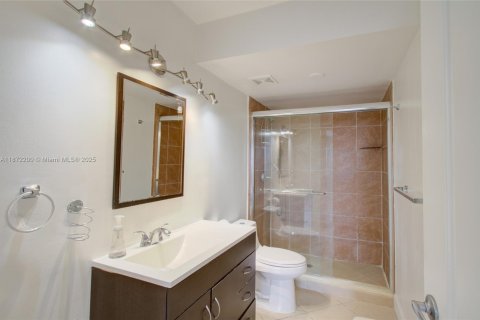 Condo in Hallandale Beach, Florida, 2 bedrooms  № 1897713 - photo 18