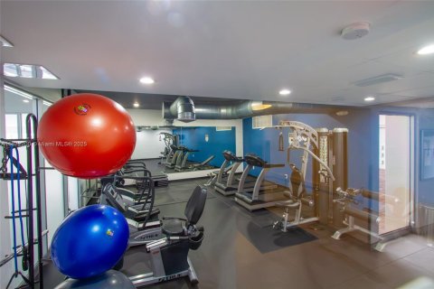 Condo in Hallandale Beach, Florida, 2 bedrooms  № 1897713 - photo 27