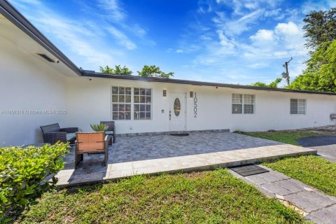 Commercial property in Pinecrest, Florida 231.14 sq.m. № 1887886 - photo 3