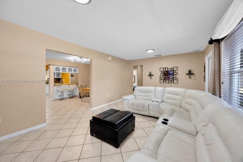 Commercial property in Pinecrest, Florida 231.14 sq.m. № 1887886 - photo 7