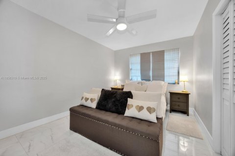 Commercial property in Pinecrest, Florida 231.14 sq.m. № 1887886 - photo 6