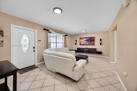 Commercial property in Pinecrest, Florida 231.14 sq.m. № 1887886 - photo 5