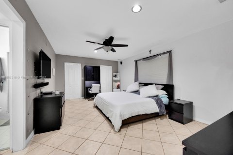 Commercial property in Pinecrest, Florida 231.14 sq.m. № 1887886 - photo 11