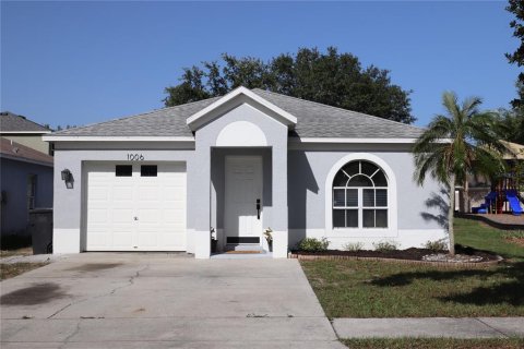 House in Seffner, Florida 3 bedrooms, 109.53 sq.m. № 1801840 - photo 1