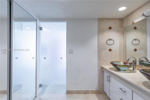 Condominio en venta en Sunny Isles Beach, Florida, 2 dormitorios, 126.07 m2 № 2000307 - foto 24