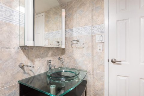 Condominio en venta en Sunny Isles Beach, Florida, 2 dormitorios, 126.07 m2 № 2000307 - foto 28