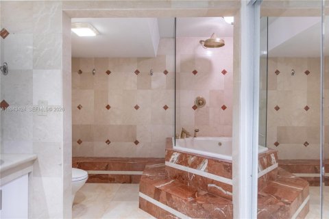 Condominio en venta en Sunny Isles Beach, Florida, 2 dormitorios, 126.07 m2 № 2000307 - foto 22