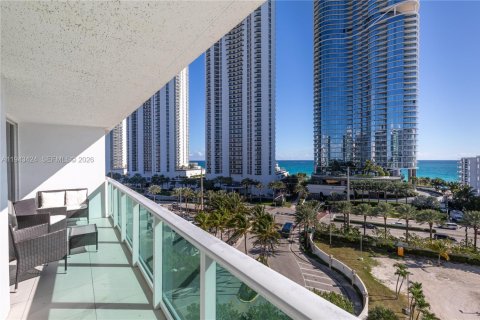 Condominio en venta en Sunny Isles Beach, Florida, 2 dormitorios, 126.07 m2 № 2000307 - foto 11