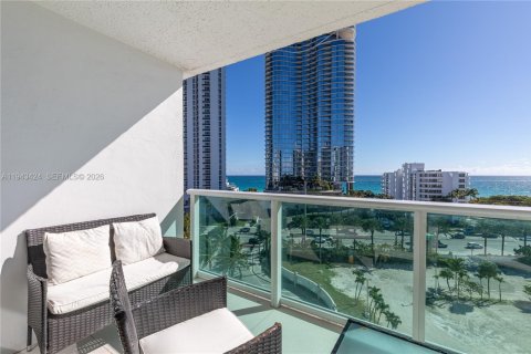 Condominio en venta en Sunny Isles Beach, Florida, 2 dormitorios, 126.07 m2 № 2000307 - foto 9