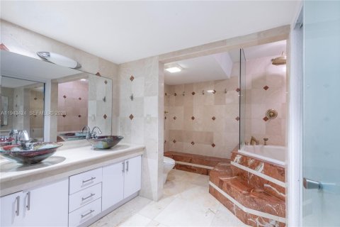 Condominio en venta en Sunny Isles Beach, Florida, 2 dormitorios, 126.07 m2 № 2000307 - foto 21