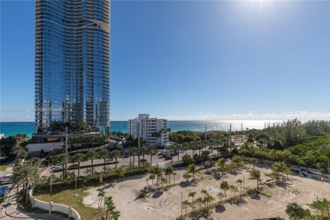 Condominio en venta en Sunny Isles Beach, Florida, 2 dormitorios, 126.07 m2 № 2000307 - foto 12