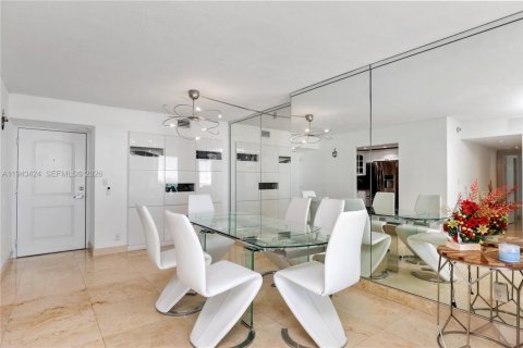 Condominio en venta en Sunny Isles Beach, Florida, 2 dormitorios, 126.07 m2 № 2000307 - foto 17