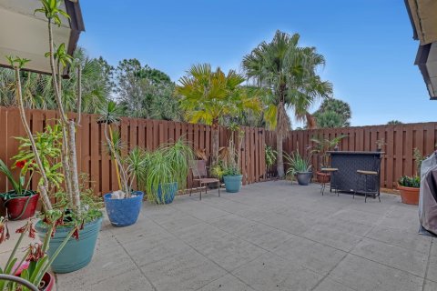 Touwnhouse à vendre à Stuart, Floride: 2 chambres, 119.66 m2 № 2249722 - photo 9