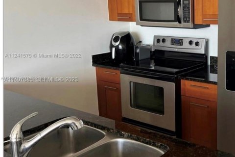 Снять в аренду кондоминиум в Корал-Гейблс, Флорида 2 спальни, 90.12м2, № 2009026 - фото 3