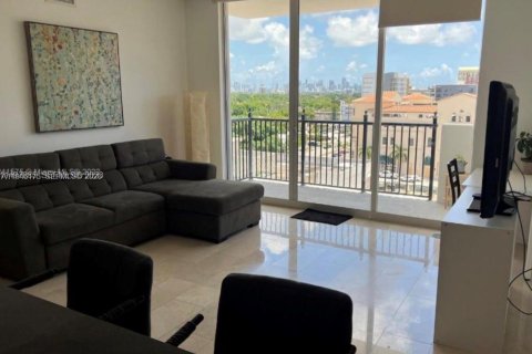 Снять в аренду кондоминиум в Корал-Гейблс, Флорида 2 спальни, 90.12м2, № 2009026 - фото 2