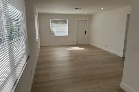 Снять в аренду виллу или дом в Форт-Лодердейл, Флорида 2 спальни, 176.14м2, № 2045093 - фото 7