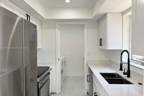 Casa en Fort Lauderdale, Florida 2 dormitorios, 176.14 m2 № 2045093