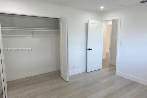 Снять в аренду виллу или дом в Форт-Лодердейл, Флорида 2 спальни, 176.14м2, № 2045093 - фото 6