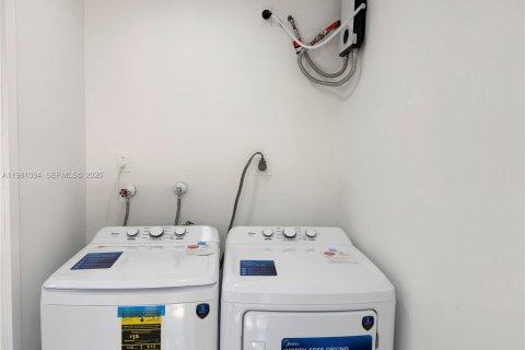 Снять в аренду виллу или дом в Форт-Лодердейл, Флорида 2 спальни, 176.14м2, № 2045093 - фото 9