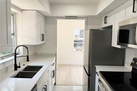 Снять в аренду виллу или дом в Форт-Лодердейл, Флорида 2 спальни, 176.14м2, № 2045093 - фото 2