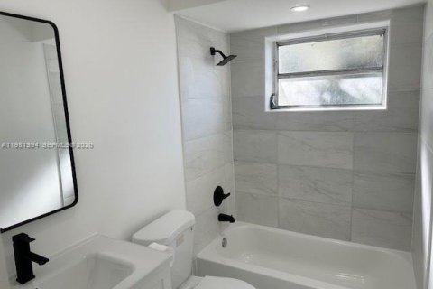 Снять в аренду виллу или дом в Форт-Лодердейл, Флорида 2 спальни, 176.14м2, № 2045093 - фото 8