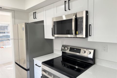 Снять в аренду виллу или дом в Форт-Лодердейл, Флорида 2 спальни, 176.14м2, № 2045093 - фото 3