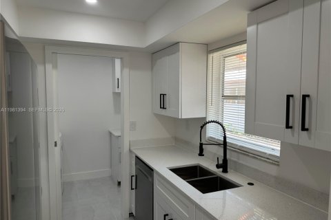 Снять в аренду виллу или дом в Форт-Лодердейл, Флорида 2 спальни, 176.14м2, № 2045093 - фото 4