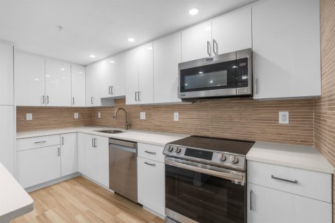 Condo in Fort Lauderdale, Florida, 2 bedrooms  № 2077547 - photo 18