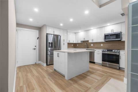 Condo in Fort Lauderdale, Florida, 2 bedrooms  № 2077547 - photo 21