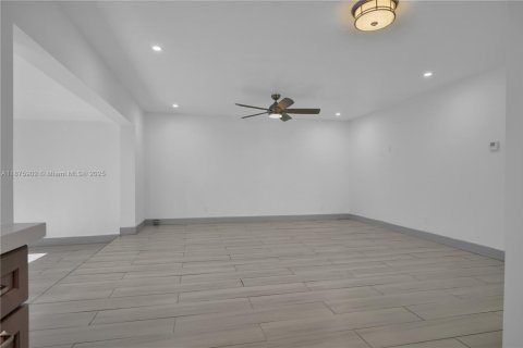Villa ou maison à louer à Miami, Floride: 2 chambres, 103.31 m2 № 1922915 - photo 24