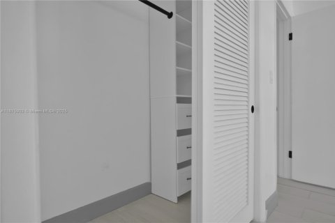 Villa ou maison à louer à Miami, Floride: 2 chambres, 103.31 m2 № 1922915 - photo 10