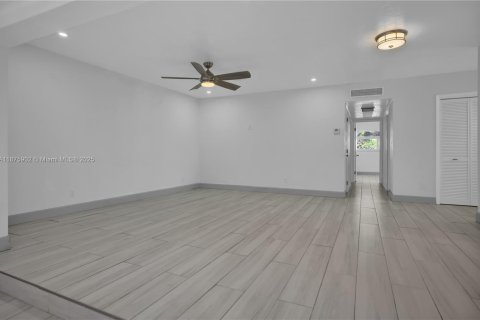 Villa ou maison à louer à Miami, Floride: 2 chambres, 103.31 m2 № 1922915 - photo 15