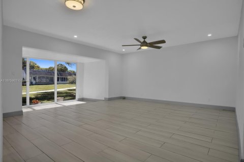 Villa ou maison à louer à Miami, Floride: 2 chambres, 103.31 m2 № 1922915 - photo 14