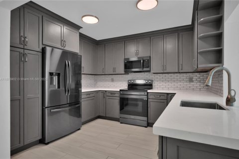 Villa ou maison à louer à Miami, Floride: 2 chambres, 103.31 m2 № 1922915 - photo 3